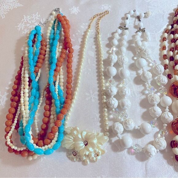 Vintage Plastic Necklaces Set of 6 Various Sizes & Lengths Gorgeous - Picture 2 of 7